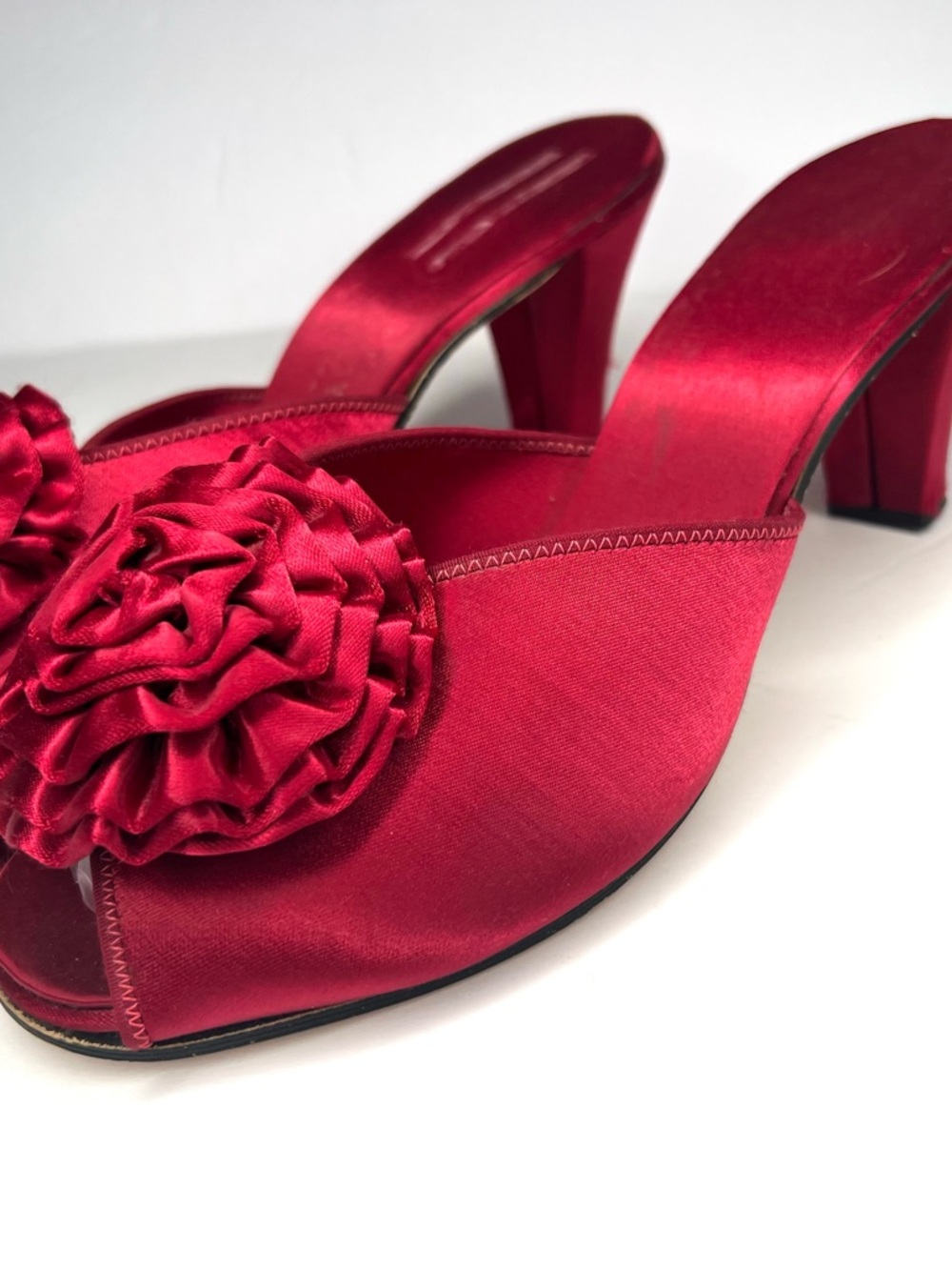 VTG Daniel Green Sz 10.5 Red Satin 1950 Rosette Low-Heel Mules Women’s Slippers - Picture 7 of 12